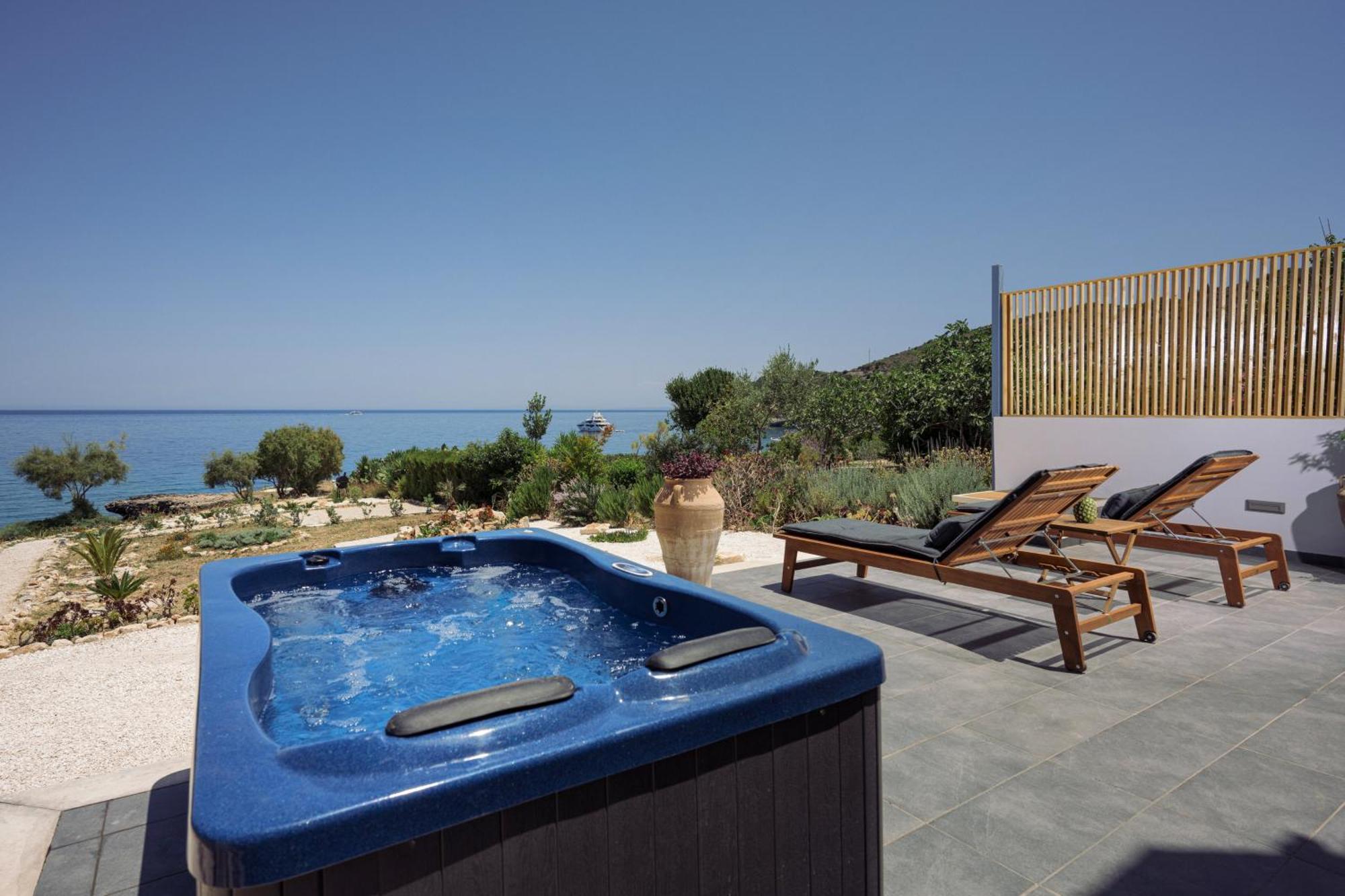 Terra Petra Luxury - The Seafront Retreat Skinária