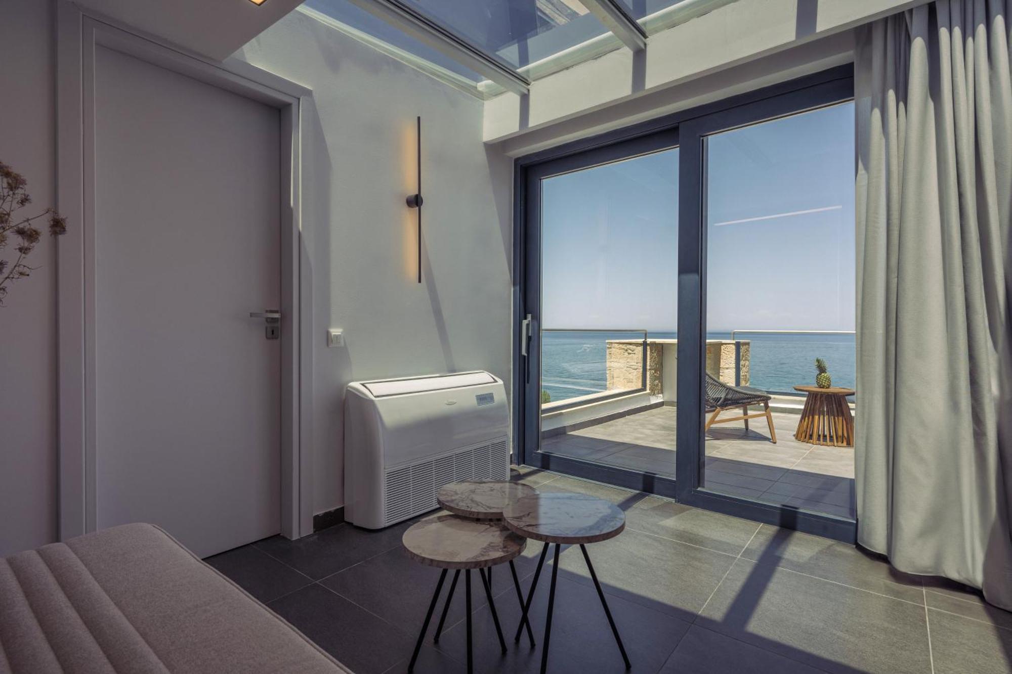 Villa Terra Petra Luxury - The Seafront Retreat