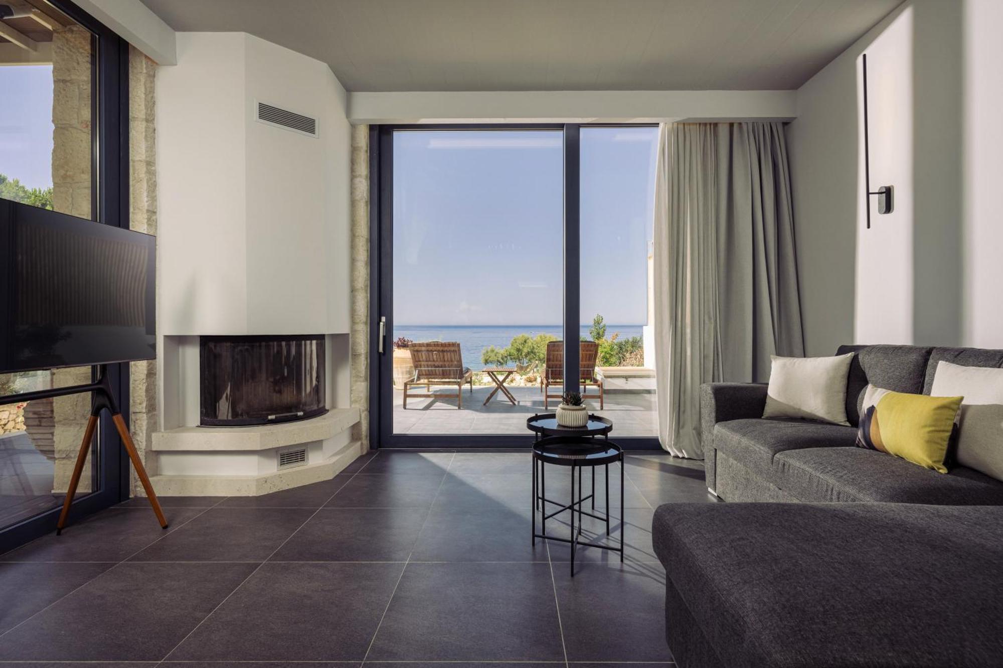 Villa Terra Petra Luxury - The Seafront Retreat *