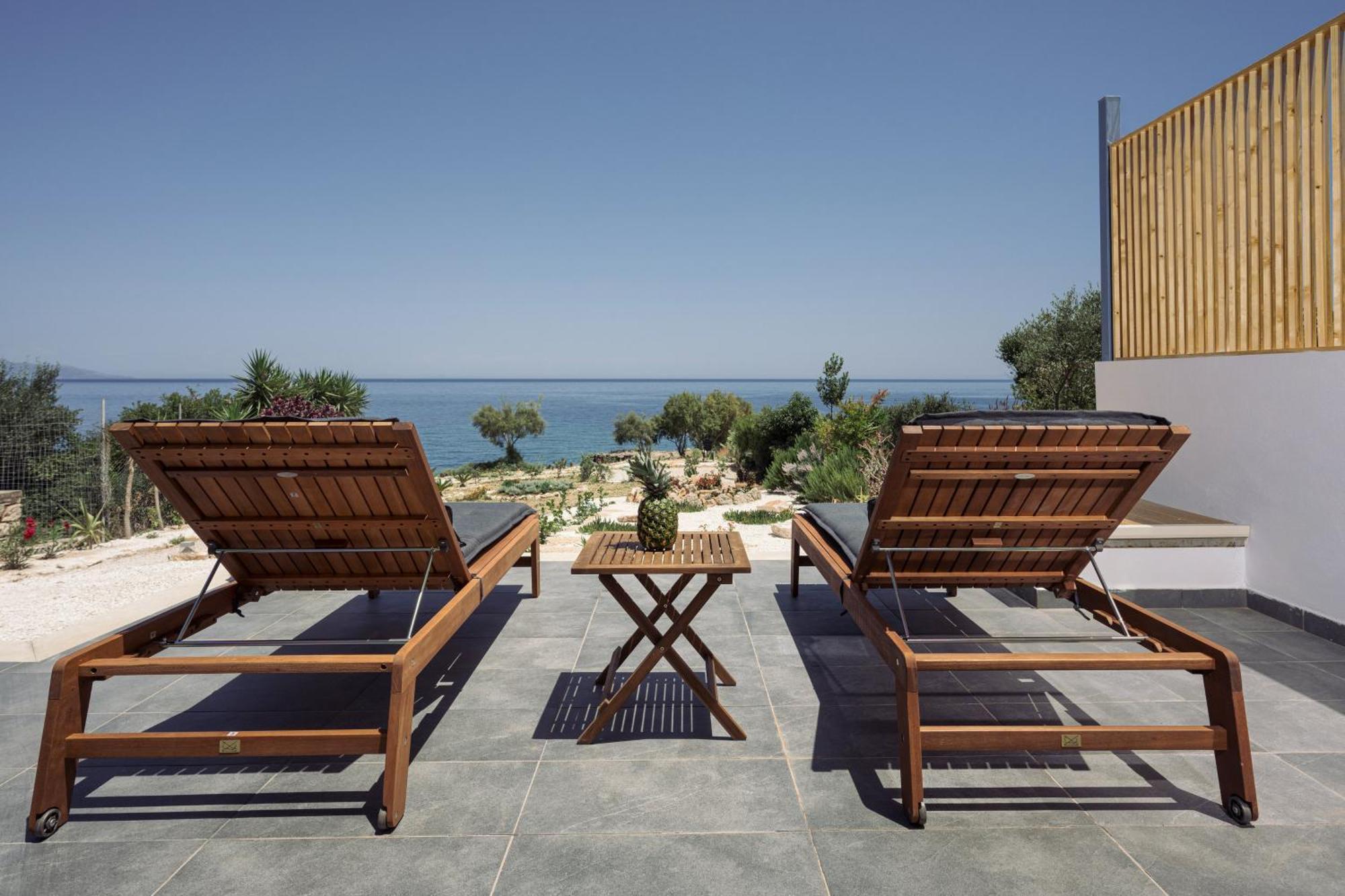 Villa Terra Petra Luxury - The Seafront Retreat Skinária