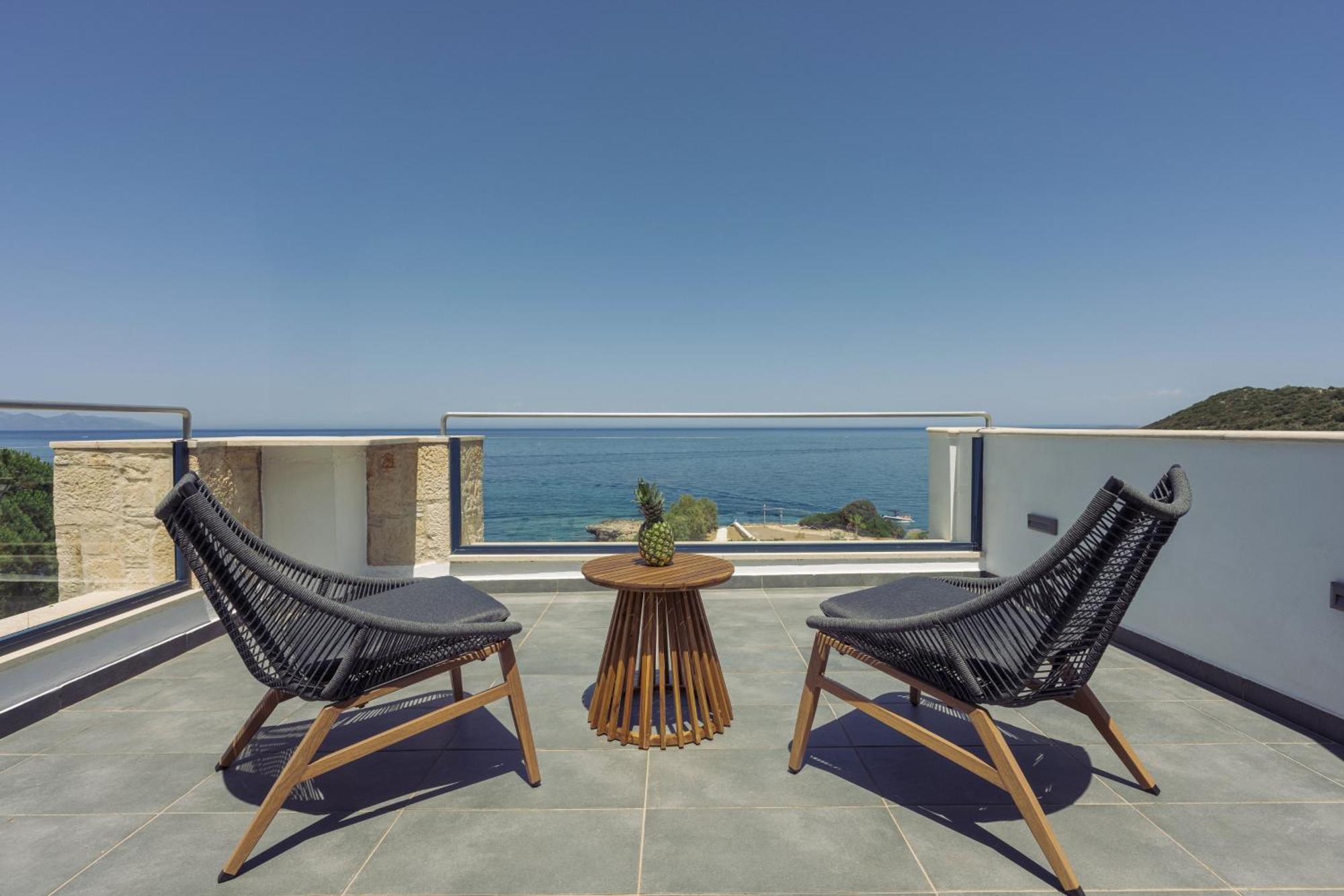 Terra Petra Luxury - The Seafront Retreat Villa *