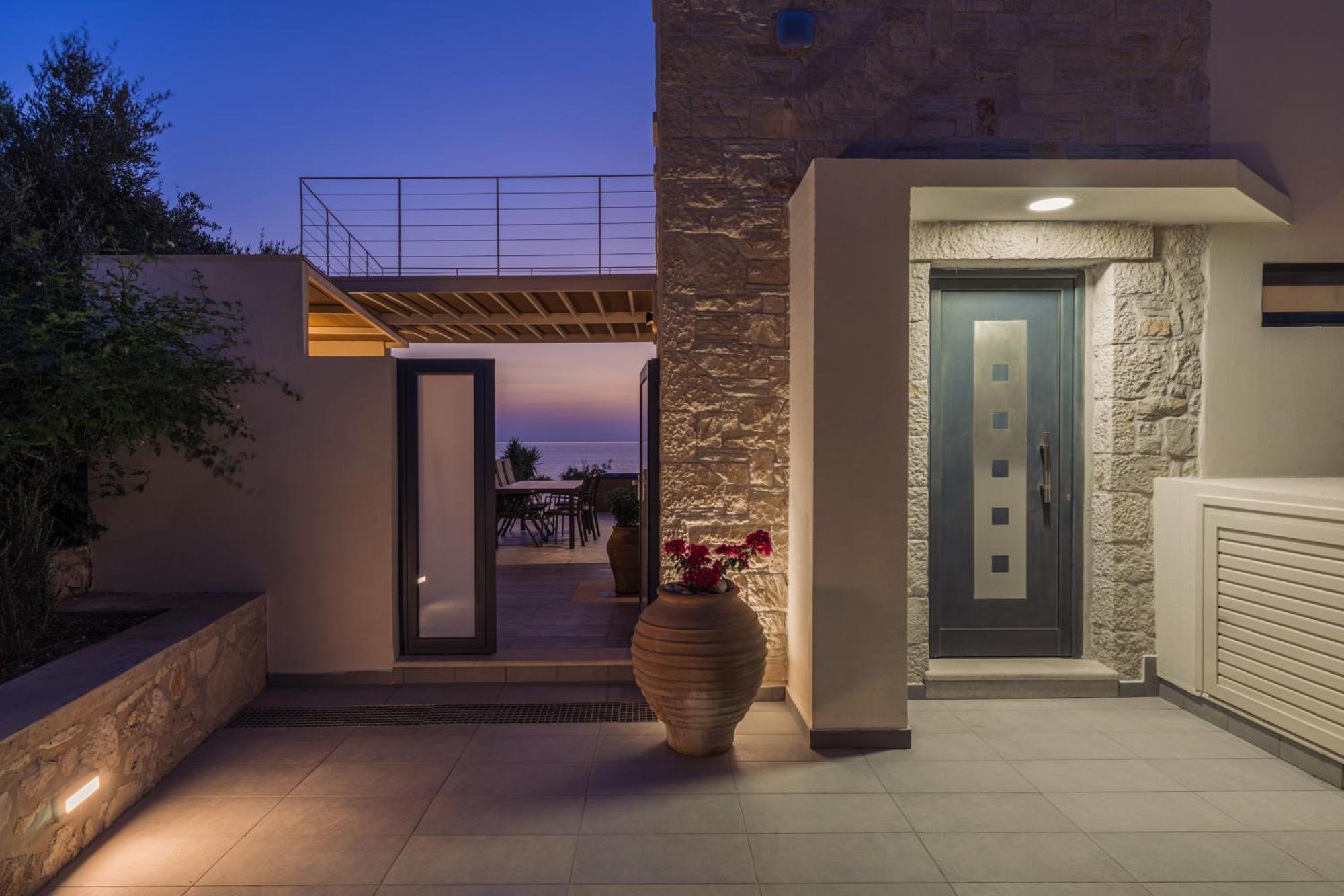 Villa Terra Petra Luxury - The Seafront Retreat *