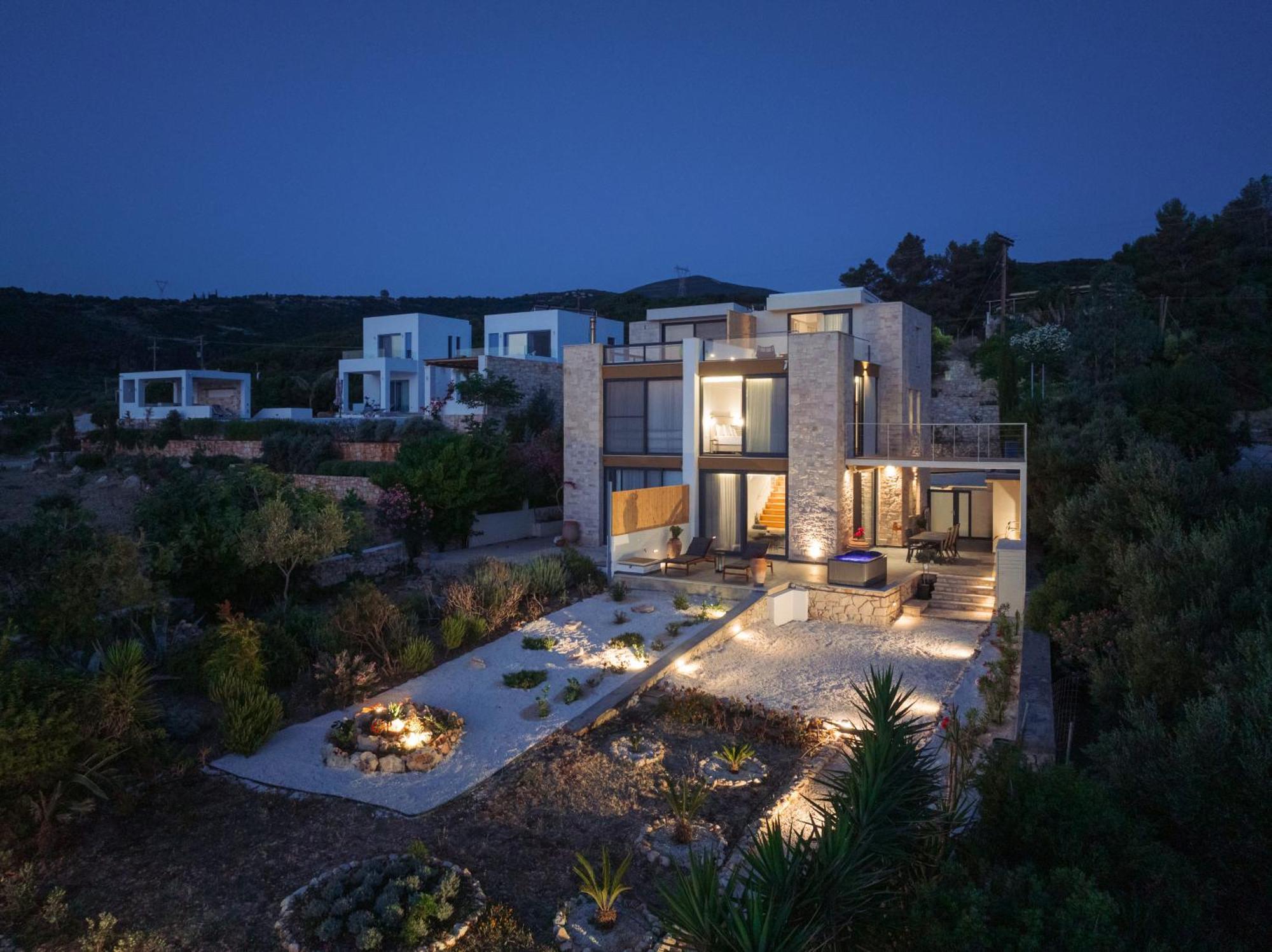 Terra Petra Luxury - The Seafront Retreat *