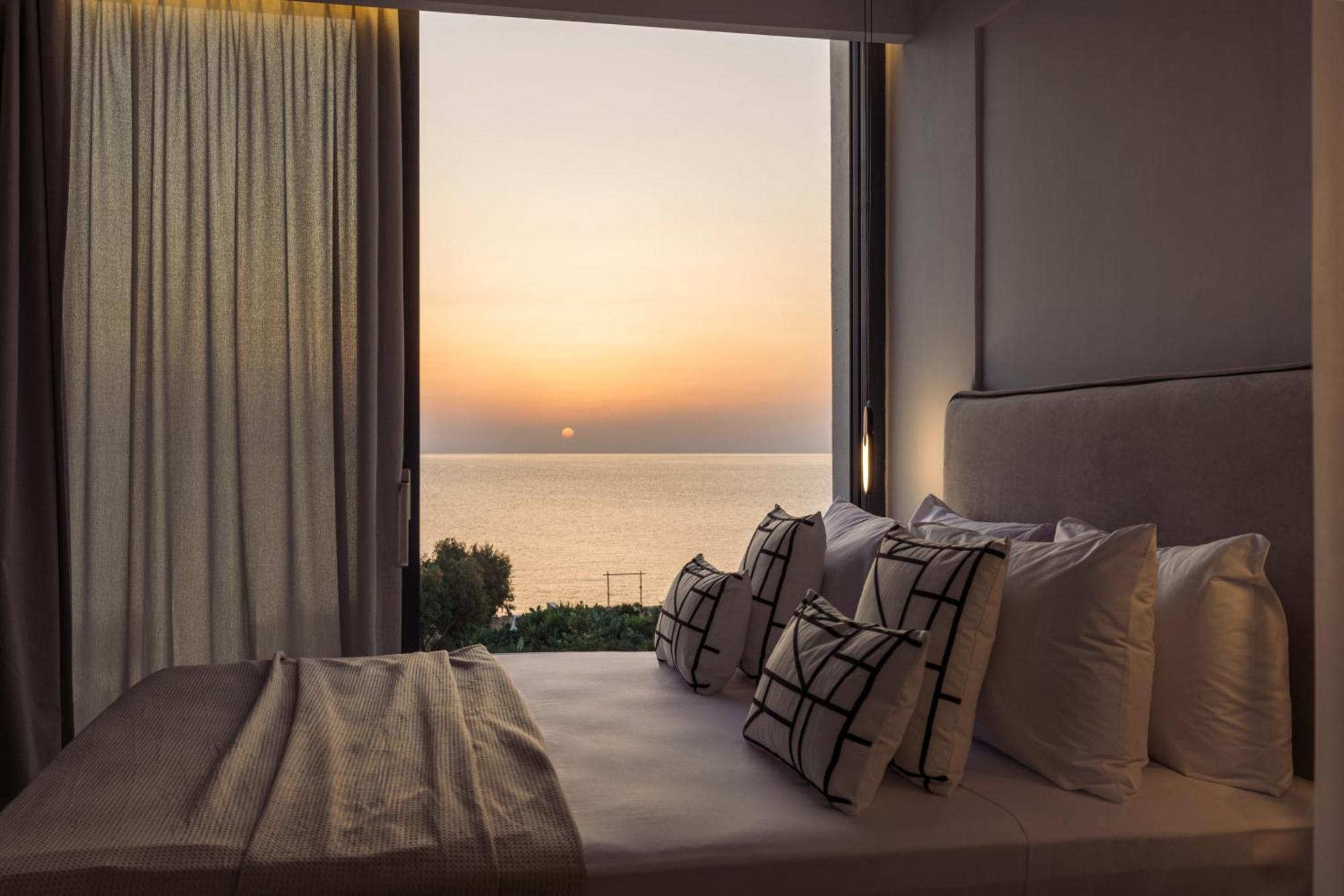 Villa Terra Petra Luxury - The Seafront Retreat *