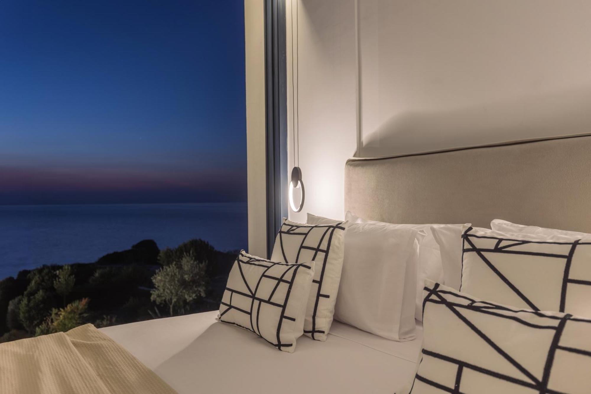 Terra Petra Luxury - The Seafront Retreat Skinária