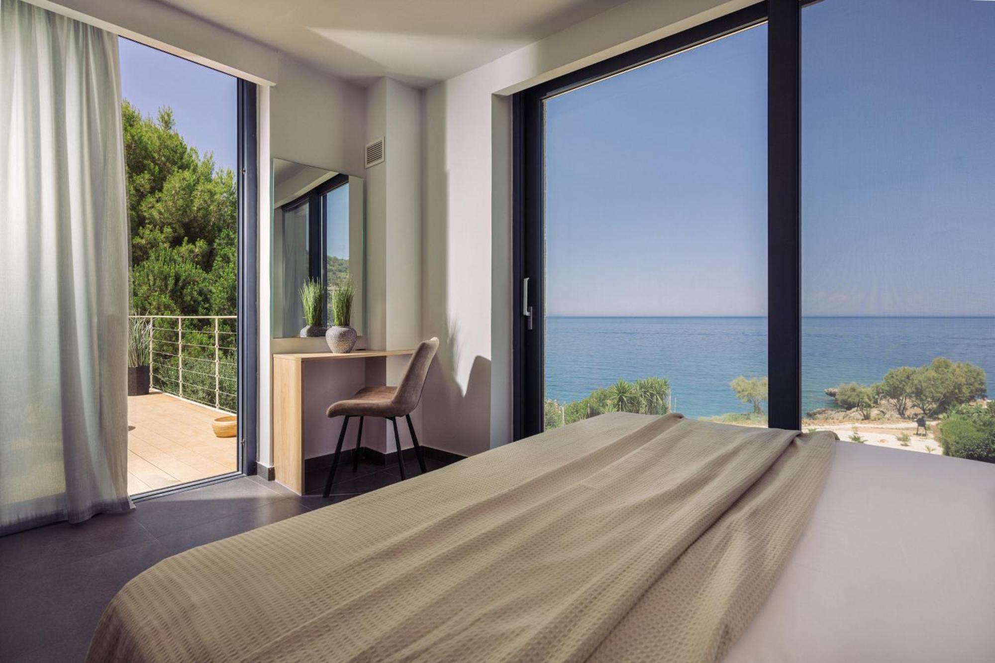 Vila Terra Petra Luxury - The Seafront Retreat