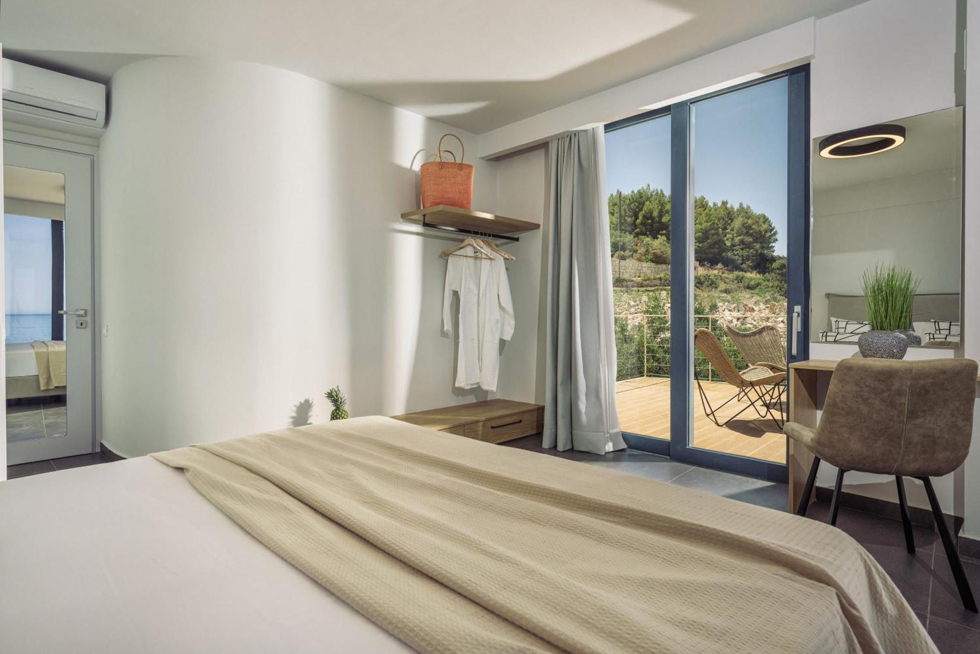 Terra Petra Luxury - The Seafront Retreat *