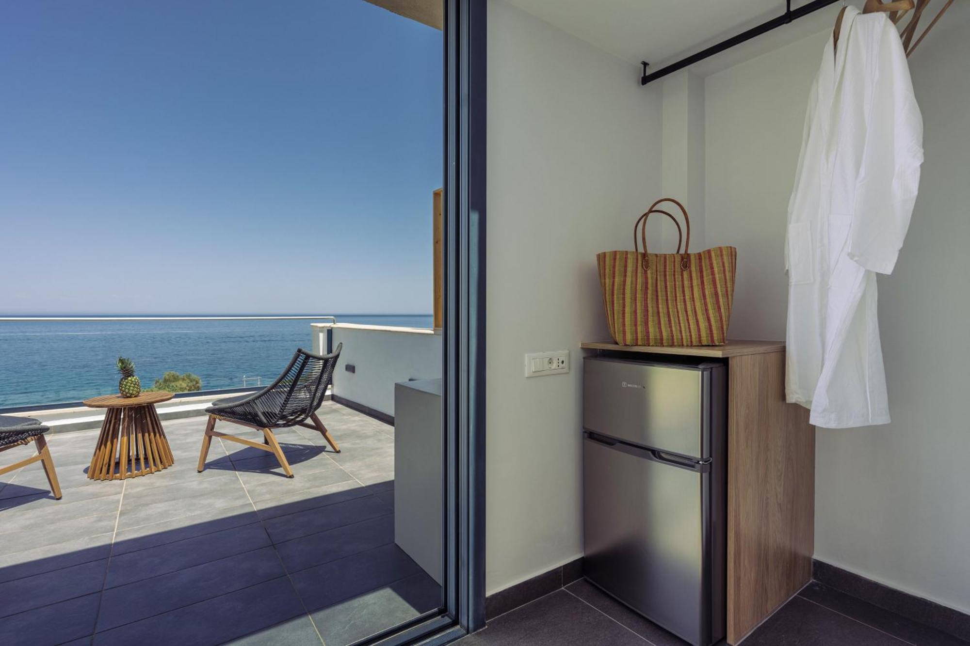 Vila Terra Petra Luxury - The Seafront Retreat