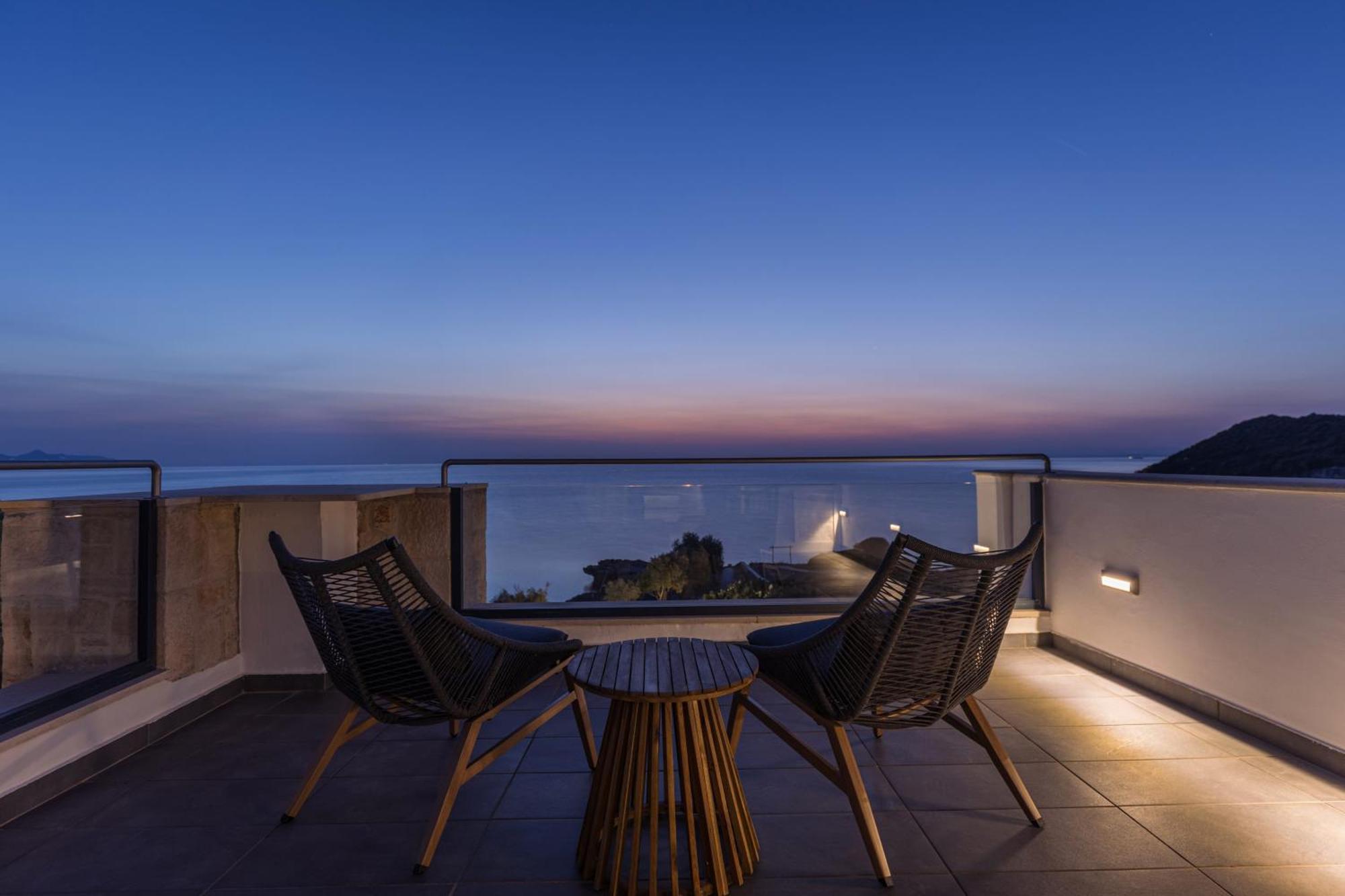 Terra Petra Luxury - The Seafront Retreat *