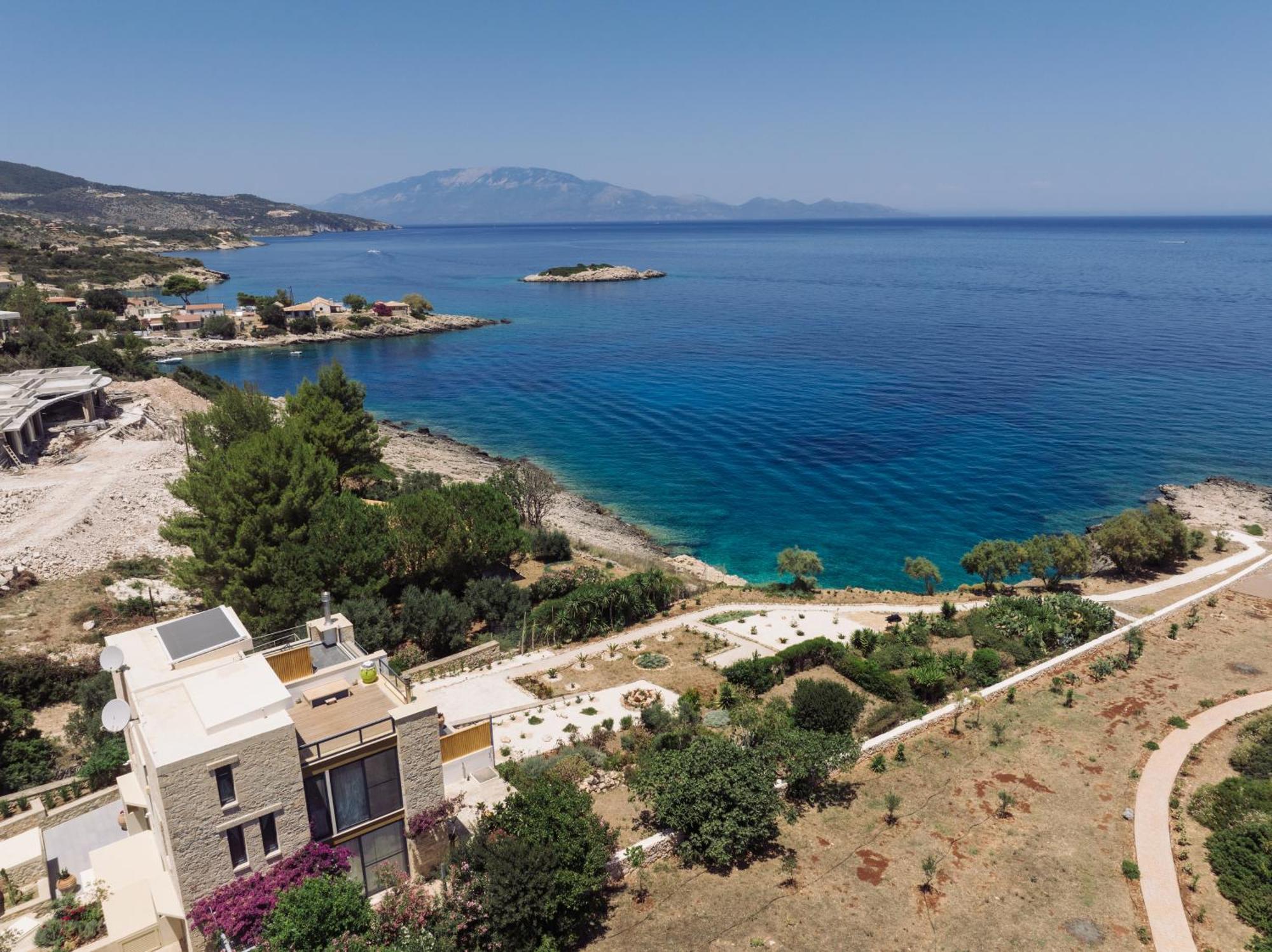 Terra Petra Luxury - The Seafront Retreat *